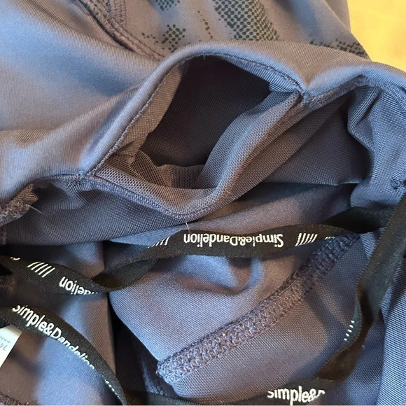 Unbranded Women’s Capri Leggings Size Sm Deep Blue Pattern Compression Pockets - Picture 7 of 8